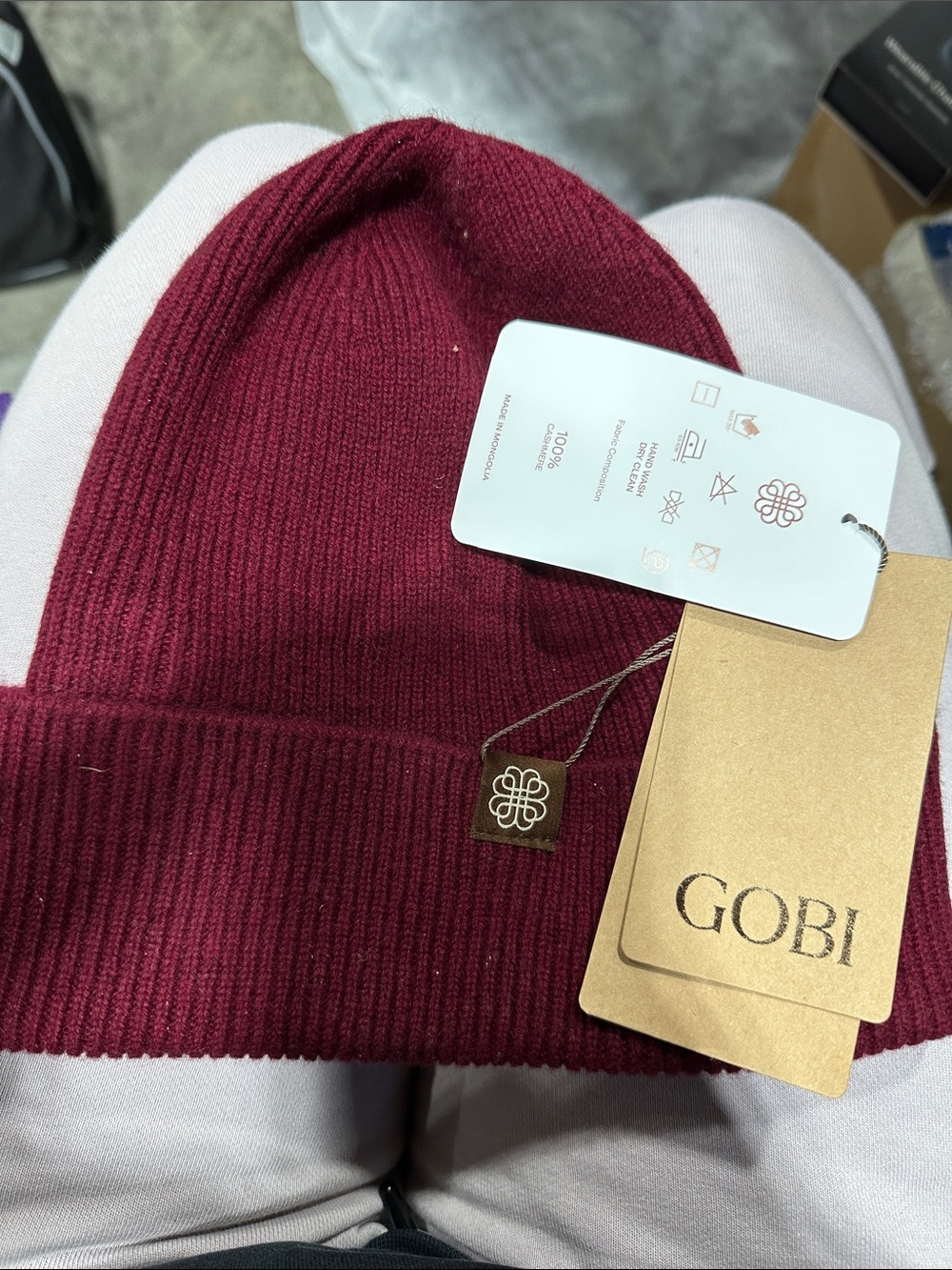 GOBI Women’s Burgundy Cashmere Ribbed Beanie